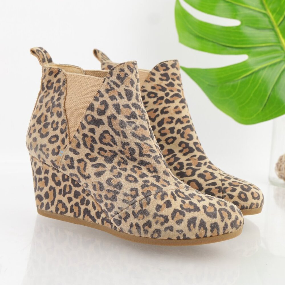 Toms Womens Kelsy Boot Size 8.5 Leopard Brown Suede Wedge Chelsea Pull On Bootie
